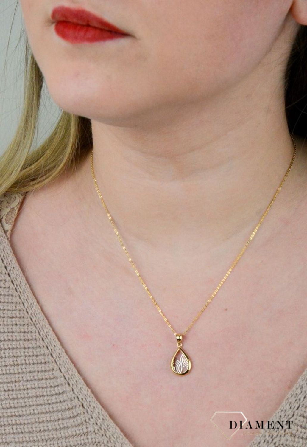 Złota zawieszka 585 łezka z białym zdobieniem ZA 3944 585.jpg